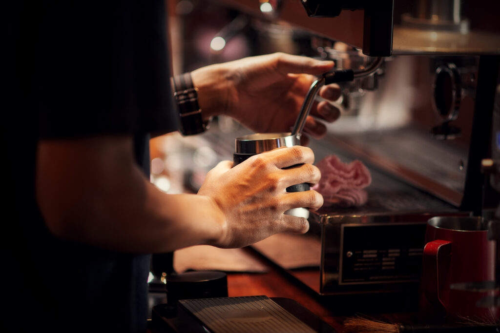 Close up Barista making cappuccino, bartender preparing coffee d barista02